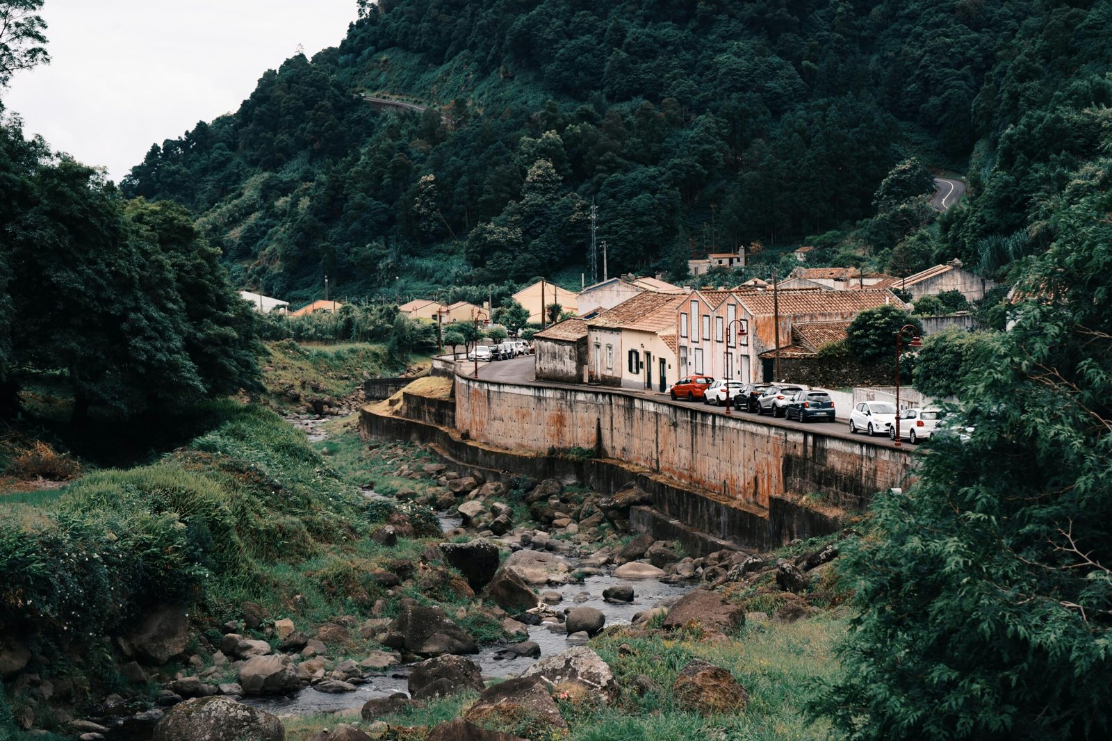 houses on rock mountains