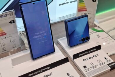 Samsung Galaxy Z Fold 7 and Z Flip 7 on display in a phone store