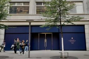 Apple Store, relevant to the iPhone Duo vs iPhone 18 Pro pricing comparison in India